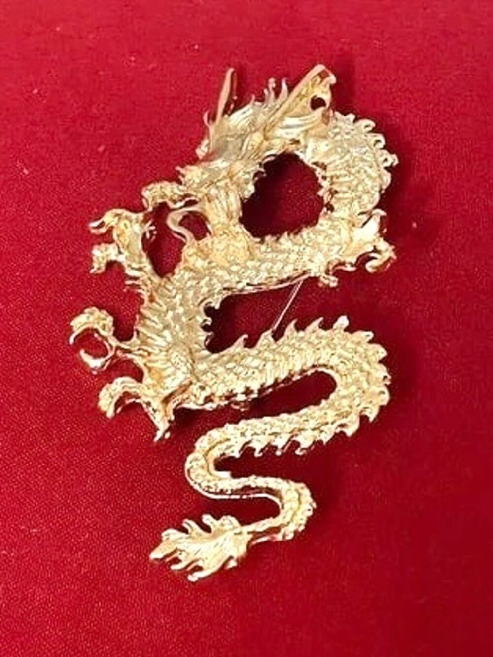 Vintage Brooch Pin Women's Mystical Dragon Color Is Gold
